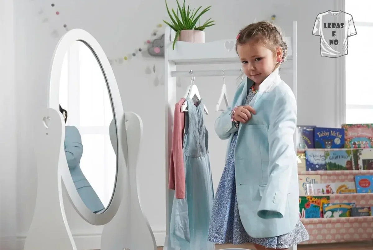 چرا آینه ها در مغازه های پرو لباس به ما دروغ می گویند؟